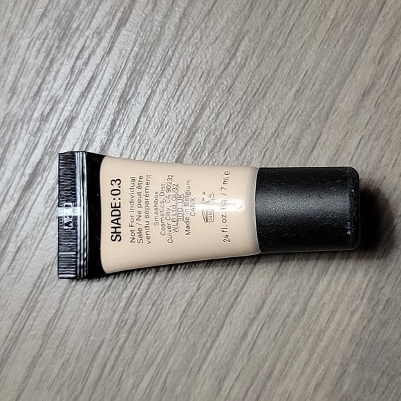 Smashbox Studio Skin 24 Hor Wear Foundation - Picture 2 of 4
